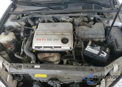 2005 Toyota Camry Le z USA, uszkodzony, nr VIN 4T1BF32K25U601915